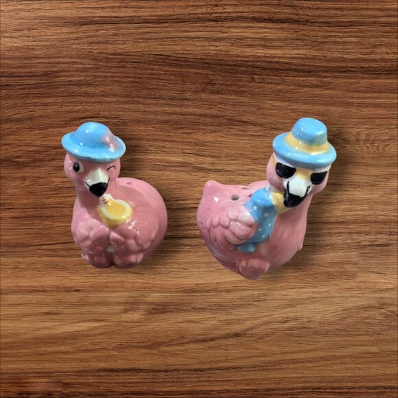 Pink Flamingo Salt & Pepper Shaker Set  Hats Cute Décor Ceramic 3" Tall beach ne - Picture 1 of 6